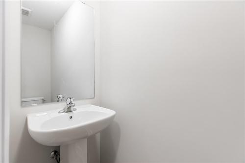 19 Picardy Drive|Unit #27, Stoney Creek, ON - Indoor Photo Showing Bathroom