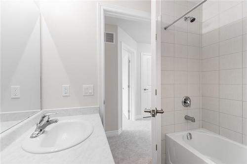 19 Picardy Drive|Unit #27, Stoney Creek, ON - Indoor Photo Showing Bathroom