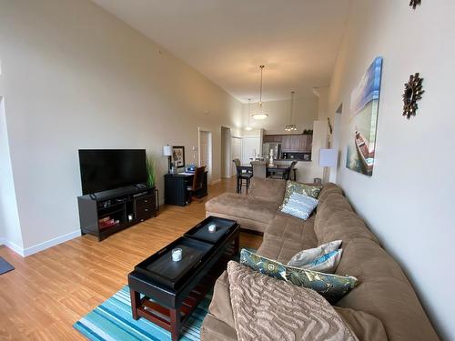 1416 - 205 Third Street, Invermere, BC - Indoor Photo Showing Living Room