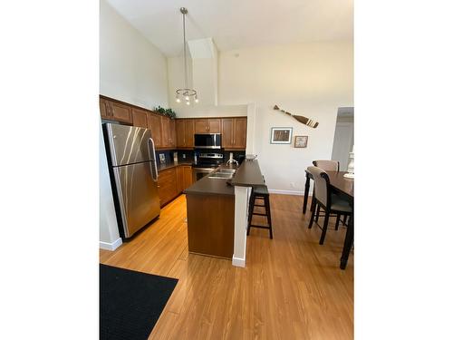 1416 - 205 Third Street, Invermere, BC - Indoor Photo Showing Kitchen With Double Sink