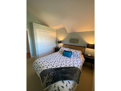 1416 - 205 Third Street, Invermere, BC - Indoor Photo Showing Bedroom