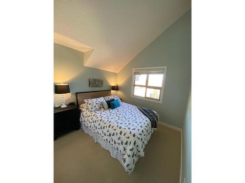 1416 - 205 Third Street, Invermere, BC - Indoor Photo Showing Bedroom