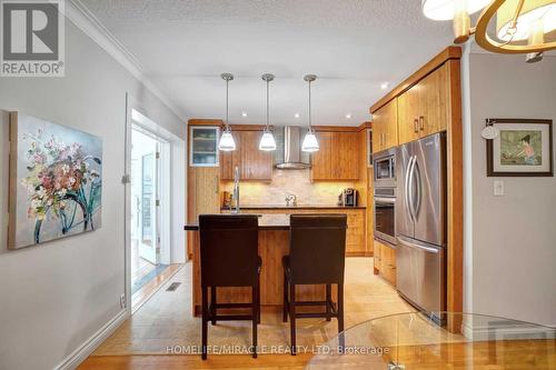 16 Plainsman Road, Mississauga, ON - Indoor Photo Showing Kitchen