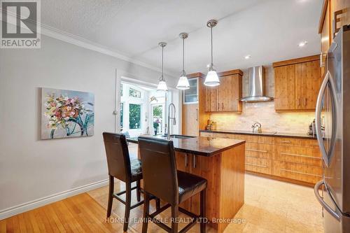 16 Plainsman Road, Mississauga, ON - Indoor Photo Showing Kitchen With Upgraded Kitchen