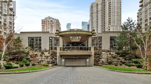 3007 - 3880 Duke Of York Boulevard, Mississauga, ON - Outdoor With Facade