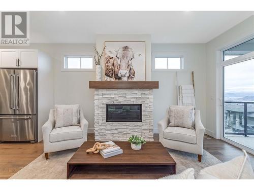 1461 Tower Ranch Drive, Kelowna, BC - Indoor Photo Showing Living Room With Fireplace