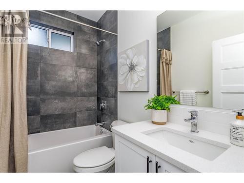 1461 Tower Ranch Drive, Kelowna, BC - Indoor Photo Showing Bathroom