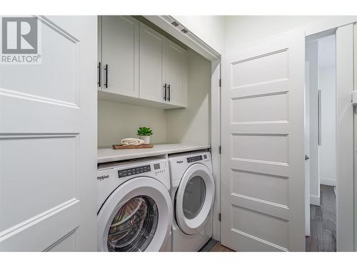 1461 Tower Ranch Drive, Kelowna, BC - Indoor Photo Showing Laundry Room