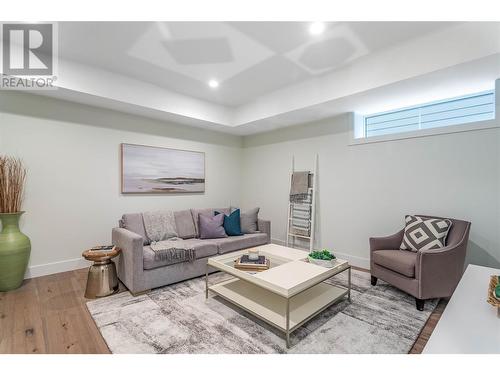 1461 Tower Ranch Drive, Kelowna, BC - Indoor Photo Showing Living Room
