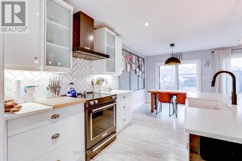 #13 -38 Elliott Tr, Thames Centre, ON - Indoor Photo Showing Kitchen With Upgraded Kitchen