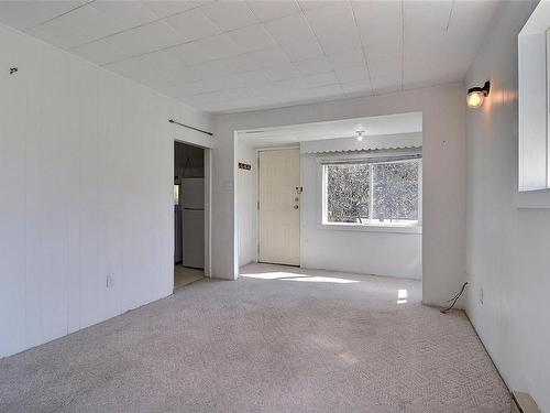 4704 Cumberland Rd, Cumberland, BC - Indoor Photo Showing Other Room