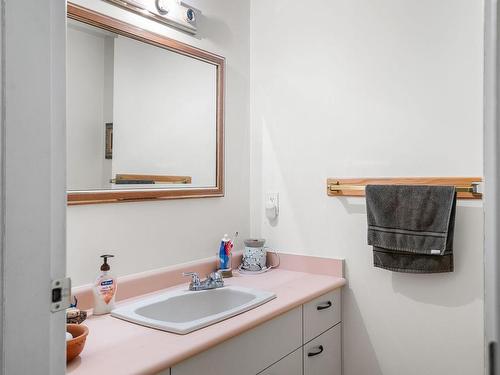 2974 Haslam Rd, Nanaimo, BC - Indoor Photo Showing Bathroom