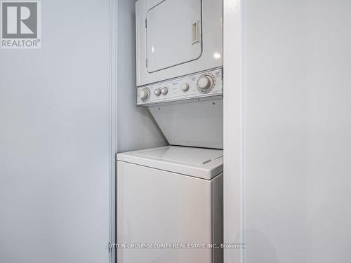 #616 -138 Princess St, Toronto, ON - Indoor Photo Showing Laundry Room