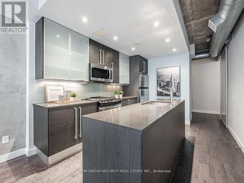 #616 -138 Princess St, Toronto, ON - Indoor Photo Showing Kitchen With Upgraded Kitchen