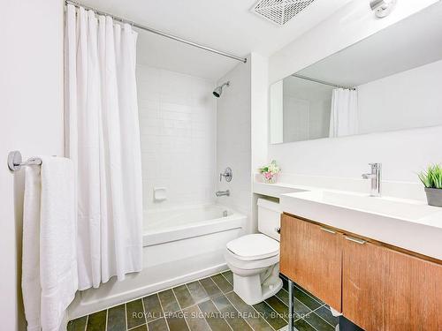 1506-4K Spadina Ave, Toronto, ON - Indoor Photo Showing Bathroom