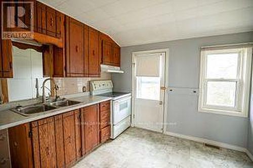 754328 Hwy 53 Road, Norwich, ON - Indoor Photo Showing Kitchen With Double Sink