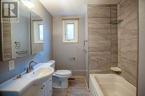 754328 Hwy 53 Road, Norwich, ON - Indoor Photo Showing Bathroom