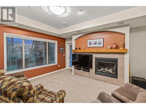 4520 Gallaghers Lookout Unit# 6, Kelowna, BC - Indoor Photo Showing Living Room With Fireplace