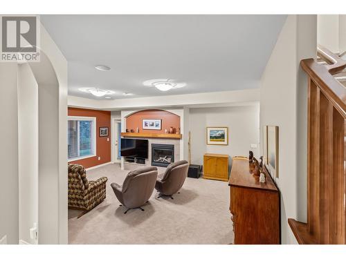 4520 Gallaghers Lookout Unit# 6, Kelowna, BC - Indoor Photo Showing Living Room With Fireplace