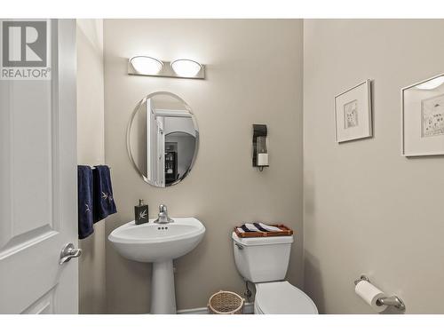 4520 Gallaghers Lookout Unit# 6, Kelowna, BC - Indoor Photo Showing Bathroom