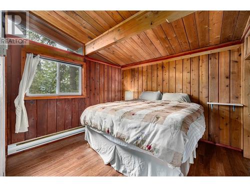 7640 Granite Place, Anglemont, BC - Indoor Photo Showing Bedroom