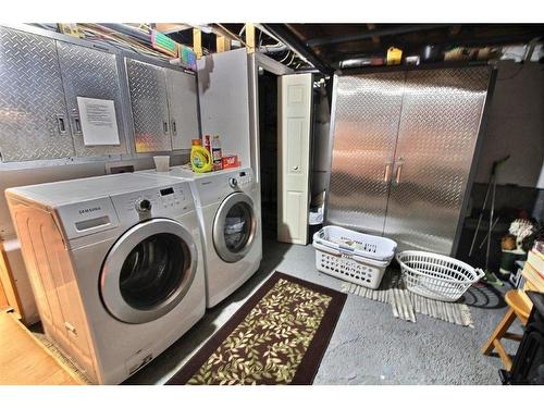 Salle de lavage - 711 Boul. Perron, Carleton-Sur-Mer, QC - Indoor Photo Showing Laundry Room