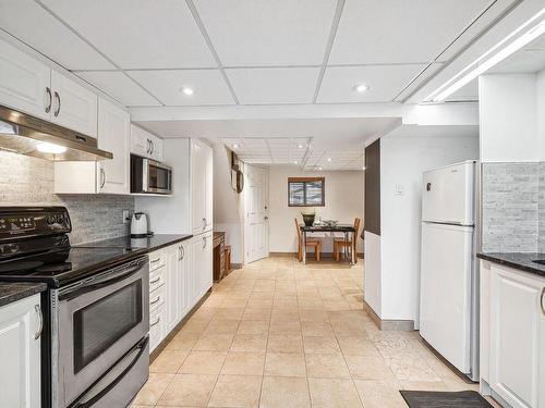 Dwelling - 1092 Rue Dion, Laval (Sainte-Dorothée), QC - Indoor Photo Showing Kitchen