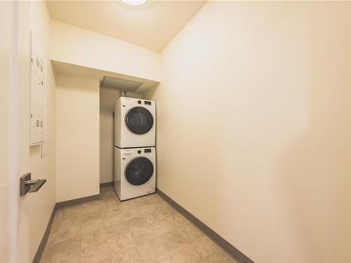 201-135 Haliburton St, Nanaimo, BC - Indoor Photo Showing Laundry Room