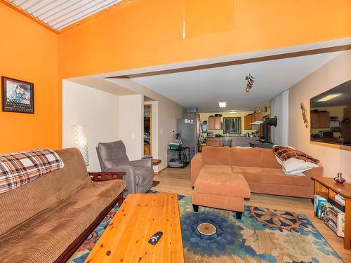 7361 Neva Rd, Lake Cowichan, BC - Indoor Photo Showing Living Room