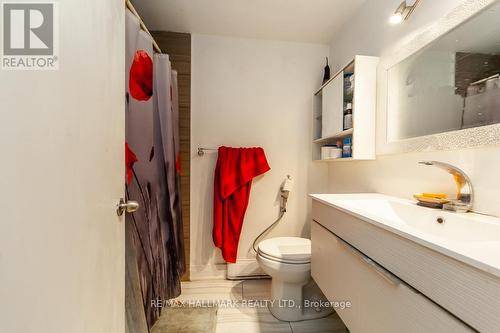 32 Hindquarter Crt, Brampton, ON - Indoor Photo Showing Bathroom