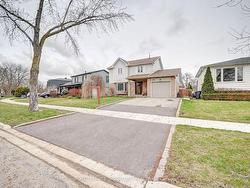 2214 Blue Beech Cres  Mississauga, ON L5L 1C3