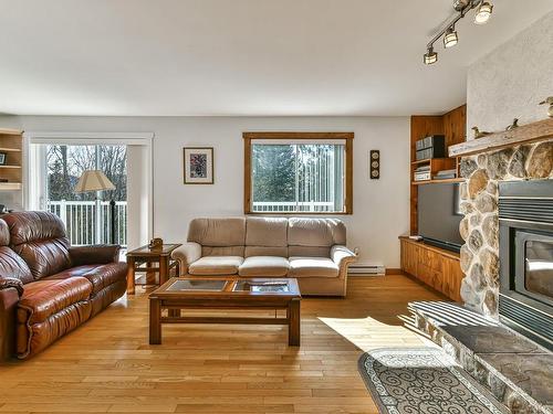 Salon - 44 Rue Desjardins, Sainte-Agathe-Des-Monts, QC - Indoor Photo Showing Living Room With Fireplace