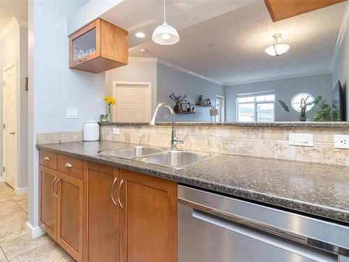 206-7088 West Saanich Rd, Central Saanich, BC - Indoor Photo Showing Kitchen With Double Sink