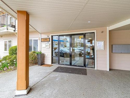 206-7088 West Saanich Rd, Central Saanich, BC - Outdoor With Exterior
