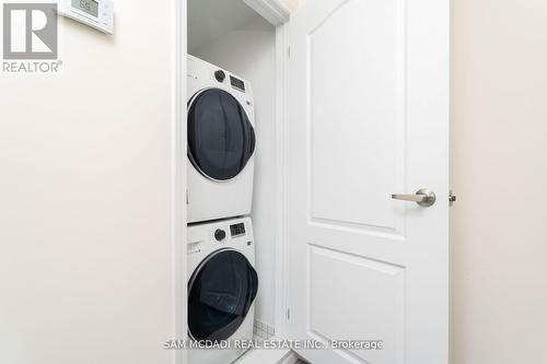 5A Clintwood Gate, Toronto, ON - Indoor Photo Showing Laundry Room
