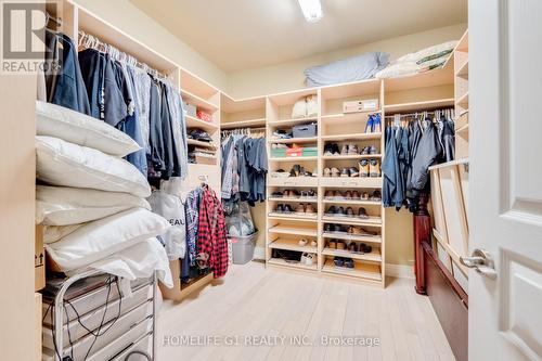 2 Huntingwood Crct, Vaughan, ON - Indoor With Storage