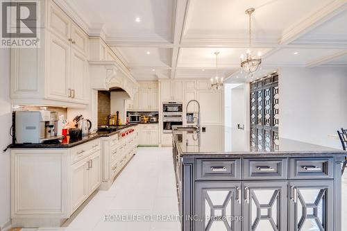 2 Huntingwood Court, Vaughan, ON - Indoor Photo Showing Kitchen With Upgraded Kitchen
