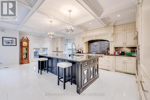 2 Huntingwood Crct, Vaughan, ON - Indoor Photo Showing Kitchen With Upgraded Kitchen