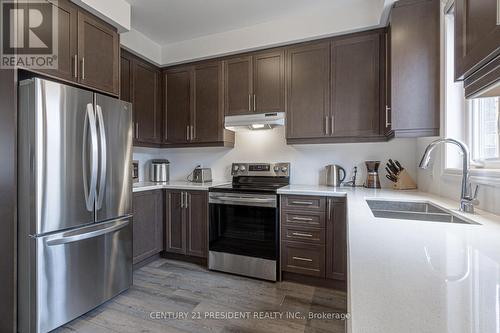 #62 -61 Soho St, Hamilton, ON - Indoor Photo Showing Kitchen With Double Sink With Upgraded Kitchen