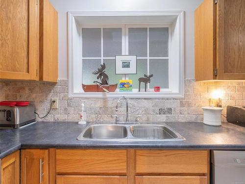 761 Nanoose Ave, Parksville, BC - Indoor Photo Showing Kitchen With Double Sink