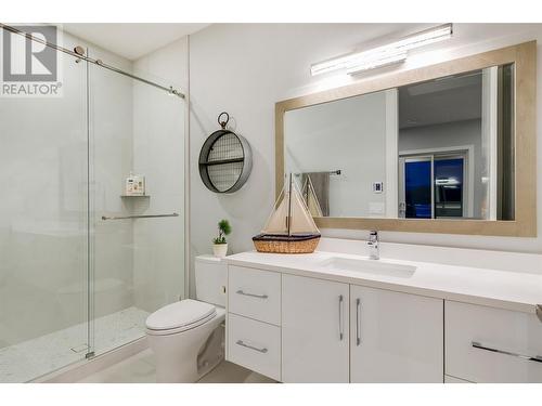 761 Highpointe Lane, Kelowna, BC - Indoor Photo Showing Bathroom
