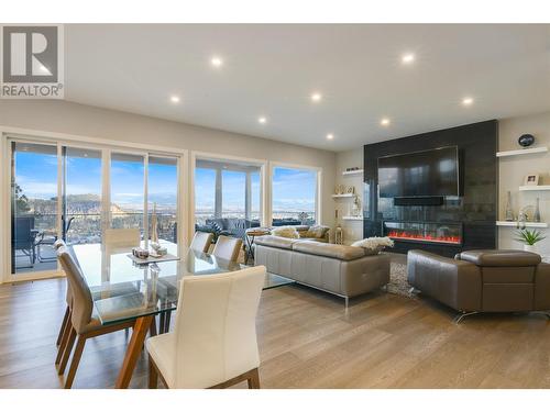 761 Highpointe Lane, Kelowna, BC - Indoor Photo Showing Living Room