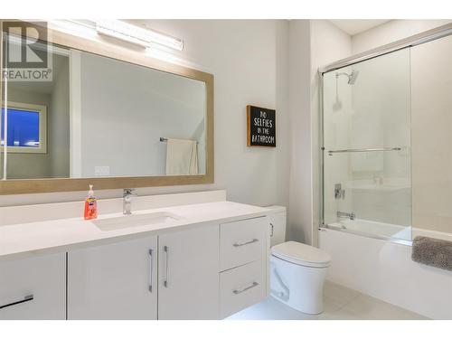 761 Highpointe Lane, Kelowna, BC - Indoor Photo Showing Bathroom