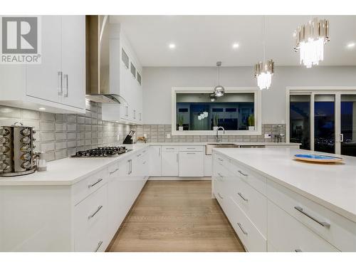 761 Highpointe Lane, Kelowna, BC - Indoor Photo Showing Kitchen With Upgraded Kitchen