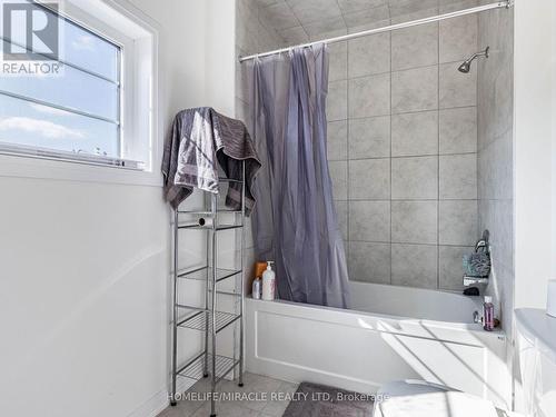 72 Stauffer Rd, Brantford, ON - Indoor Photo Showing Bathroom