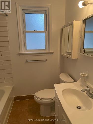 #Main -375 Lawson Rd, Toronto, ON - Indoor Photo Showing Bathroom