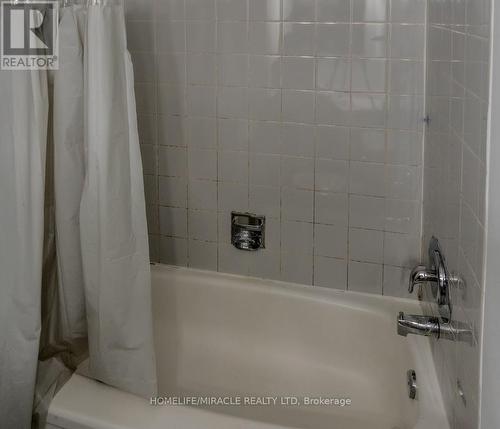 #808 -21 Markbrook Lane, Toronto, ON - Indoor Photo Showing Bathroom
