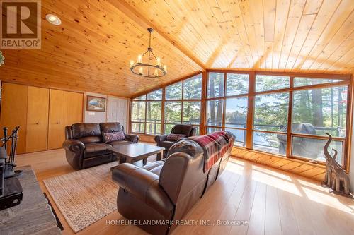 1245 Mortimers Point Road, Muskoka Lakes, ON - Indoor Photo Showing Living Room