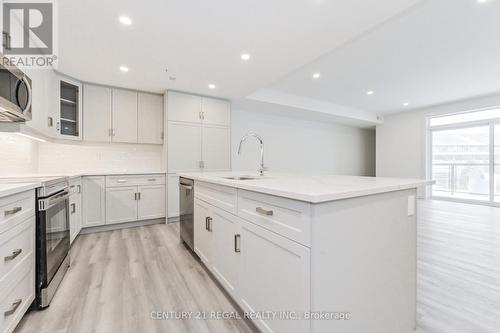 #112 -99B Farley Rd, Centre Wellington, ON - Indoor Photo Showing Kitchen With Upgraded Kitchen