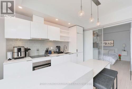 #425 -12 Bonnycastle St, Toronto, ON - Indoor Photo Showing Kitchen With Upgraded Kitchen